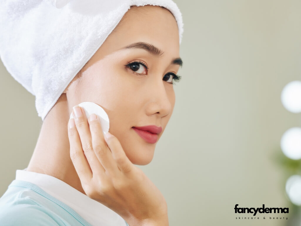 Cách trị da dầu - Hướng dẫn chi tiết 7 bước skincare để kiểm soát dầu thừa và sở hữu làn da mịn màng 4 Toner giúp cân bằng độ pH, se khít lỗ chân lông, và chuẩn bị da cho các bước dưỡng