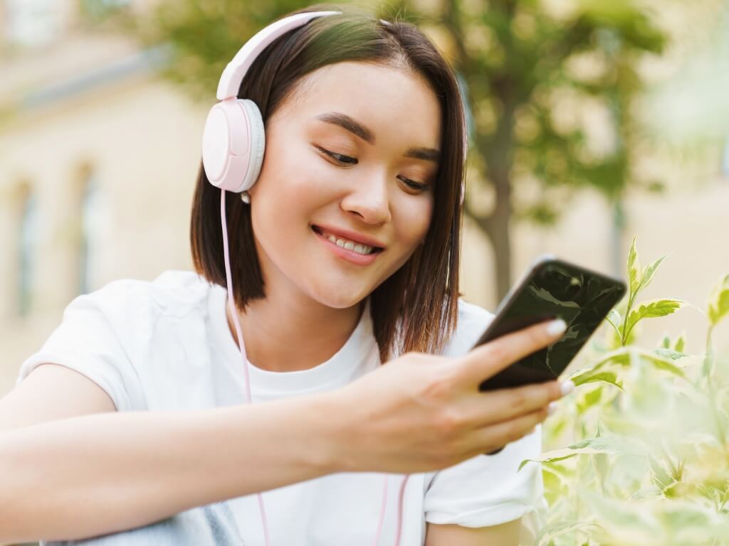 6 Thay Đổi Lối Sống Để Ngăn Ngừa Mụn Hiệu Quả 4 Sử dụng ứng dụng theo dõi da mụn