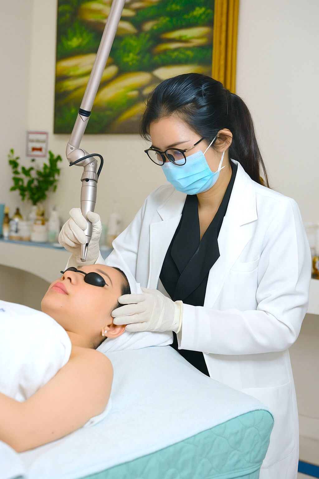 Nám Mảng và Nám Chân Sâu - Sự Khác Biệt và 5 Cách Điều Trị 3 Hình ảnh sử dụng máy picosecond laser trị nám