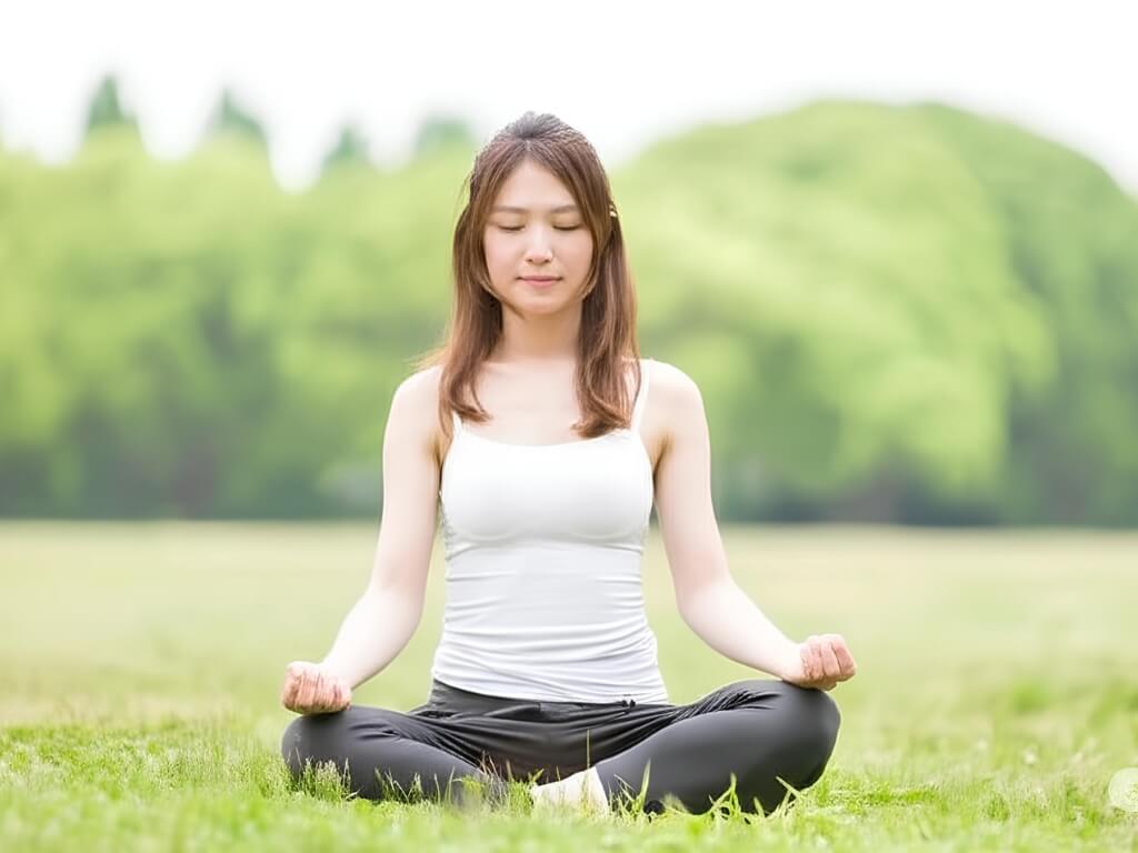 6 Thay Đổi Lối Sống Để Ngăn Ngừa Mụn Hiệu Quả 1 Thiền giúp ngăn ngừa mụn nội tiết